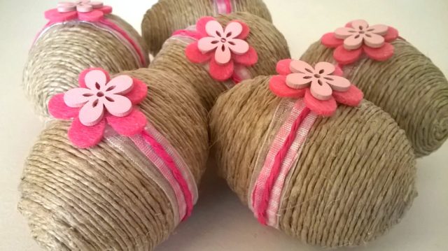 Πασχαλινά αβγά με σπάγκο