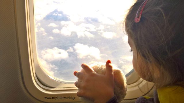 taxidi_me_paidi_sto_aeroplano_mylittleworldgr
