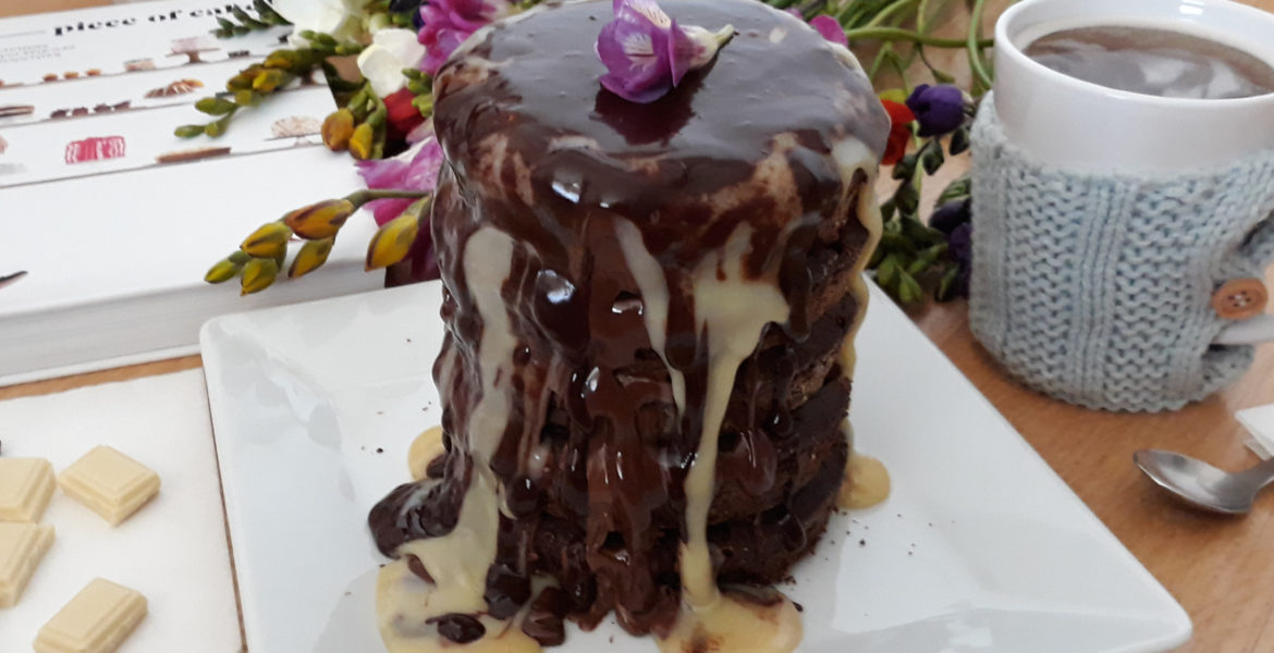 κέικ τριπλής σοκολάτας Άκης Πετρετζίκης