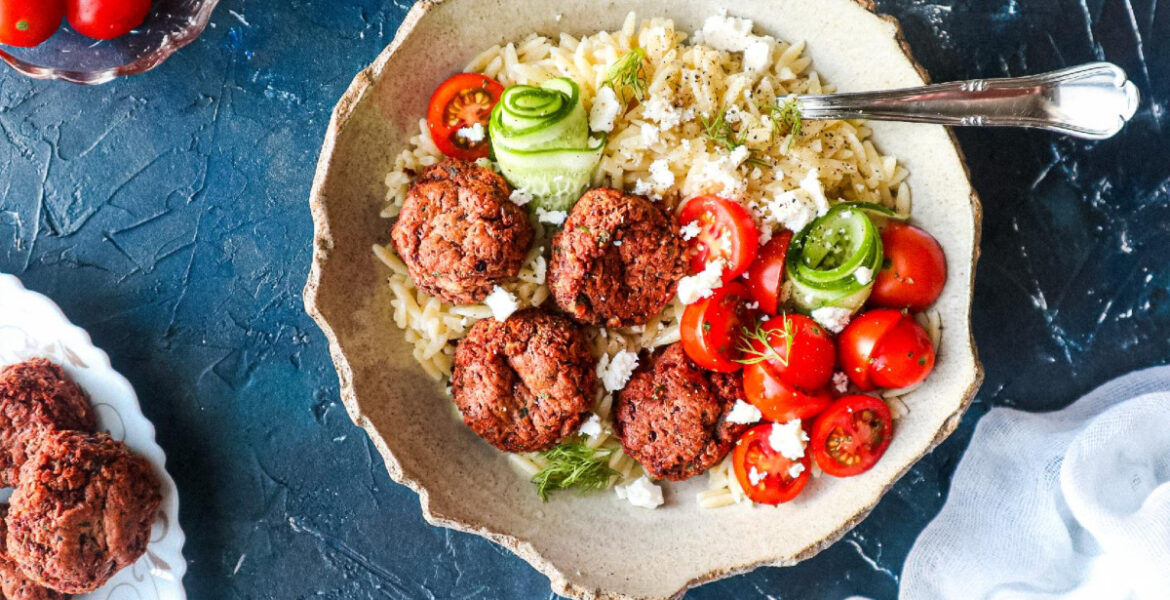 keftedakia_apo_kokkina_fasolia_mylittleworldgr